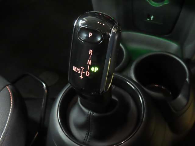 BMW MINI COOPER D 5DOOR 2021 Image 31