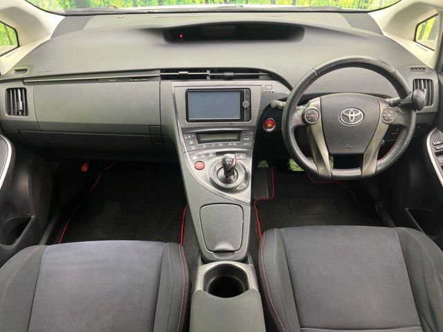 TOYOTA PRIUS 2012 Image 31