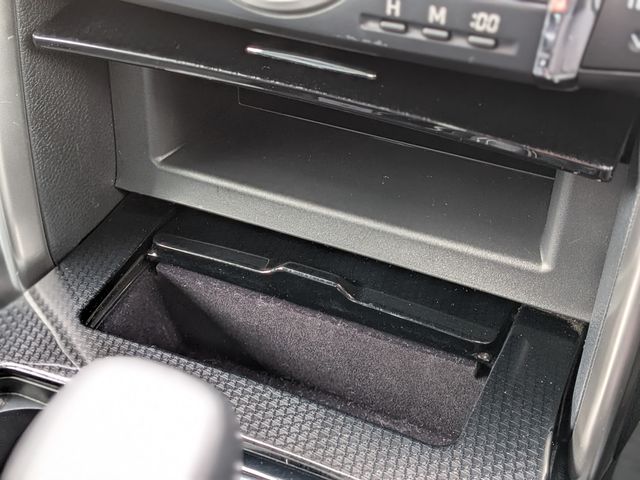 TOYOTA MARK X 2018 Image 31