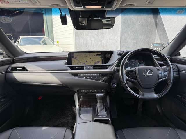 TOYOTA LEXUS ES300H 2019 Image 31