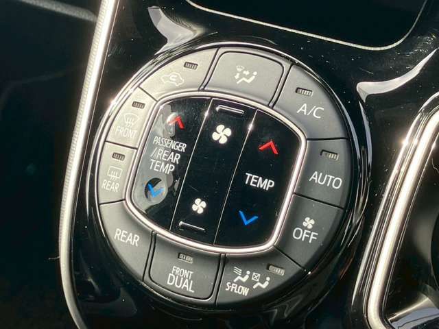 TOYOTA VOXY HYBRID 2020 Image 31