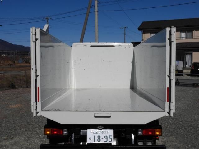 MITSUBISHI CANTER 2023 Image 31