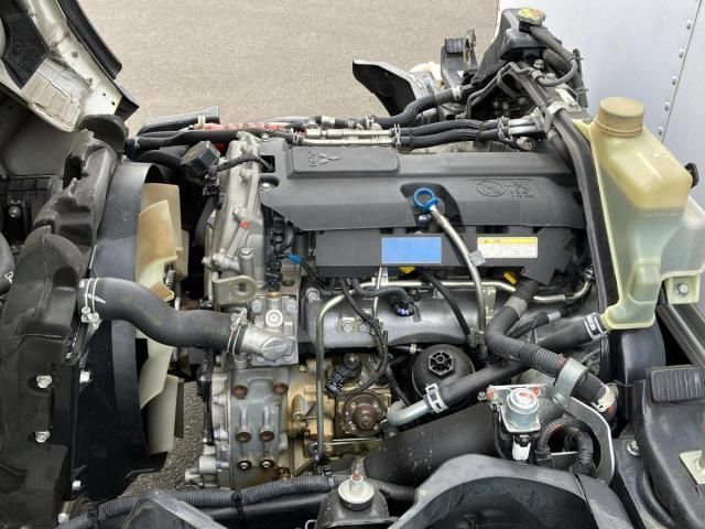 MITSUBISHI CANTER 2018 Image 31