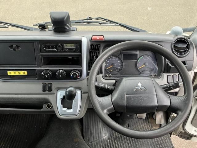 MITSUBISHI CANTER 2018 Image 31