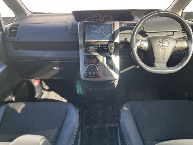 TOYOTA VOXY 2013 Image 31