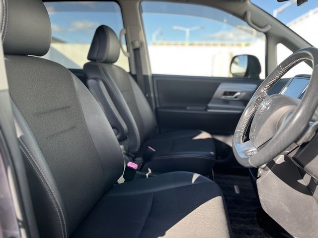 TOYOTA VOXY 2013 Image 31