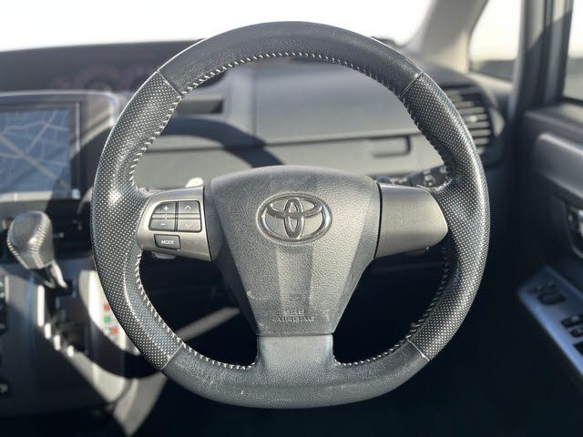 TOYOTA VOXY 2013 Image 31
