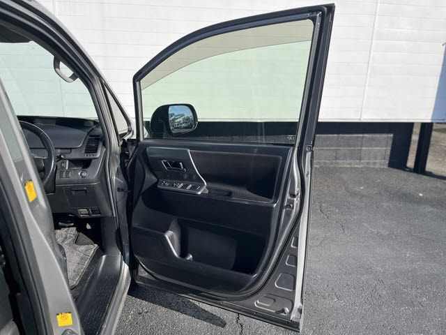 TOYOTA VOXY 2013 Image 31