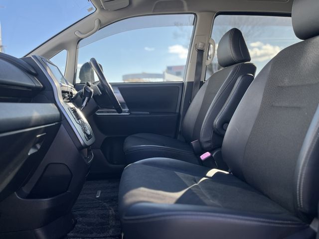 TOYOTA VOXY 2013 Image 31