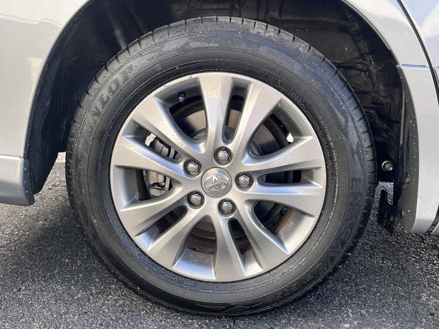 TOYOTA VOXY 2013 Image 31