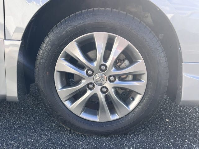 TOYOTA VOXY 2013 Image 31