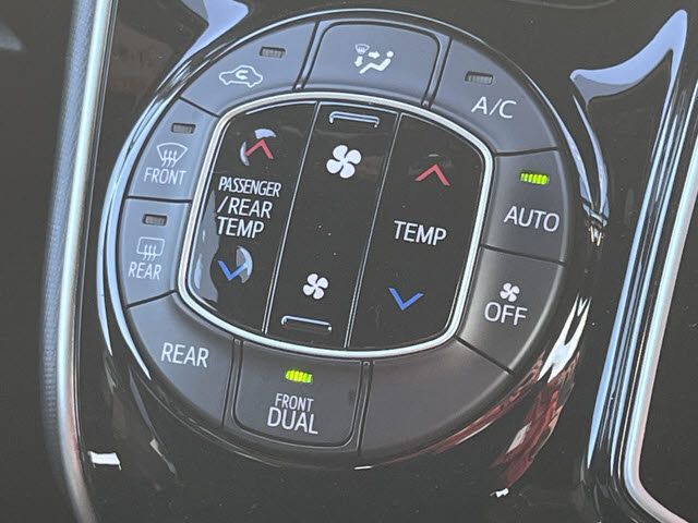 TOYOTA VOXY 2019 Image 31