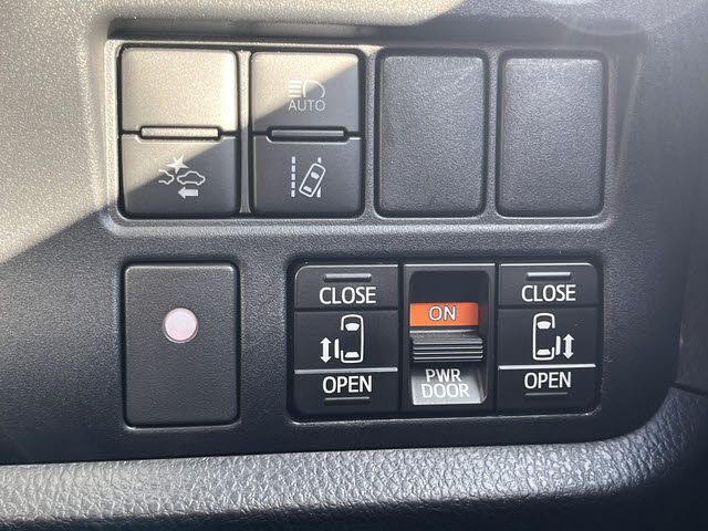 TOYOTA VOXY 2019 Image 31