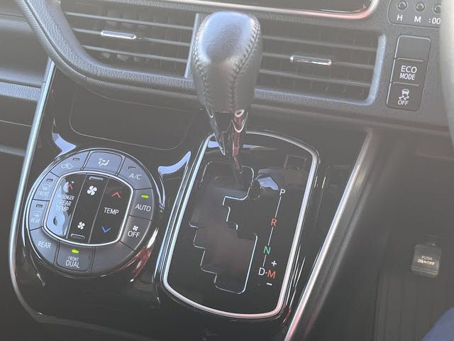 TOYOTA VOXY 2019 Image 31