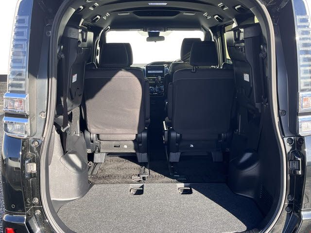 TOYOTA VOXY 2019 Image 31