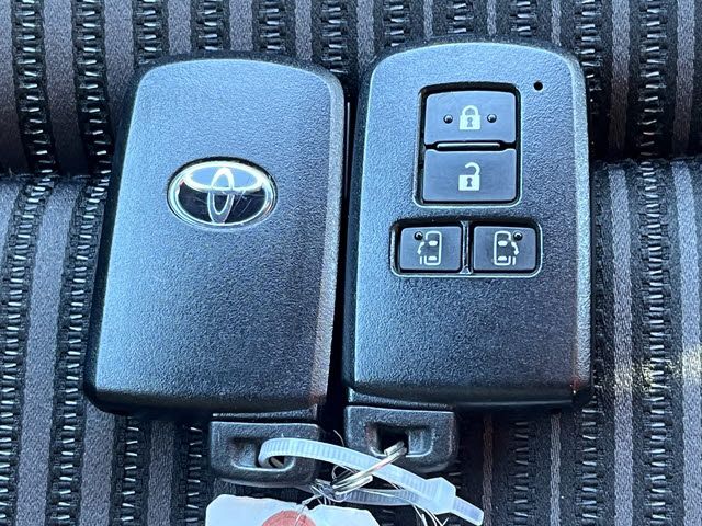 TOYOTA VOXY 2019 Image 31