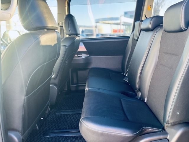 TOYOTA VOXY 2014 Image 31