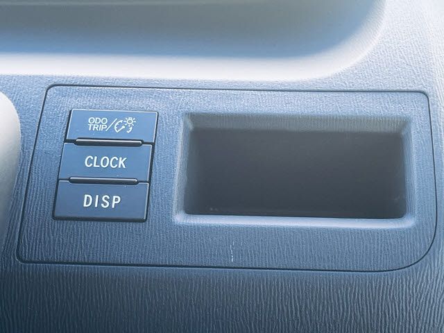 TOYOTA VOXY 2014 Image 31