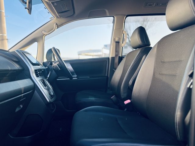 TOYOTA VOXY 2014 Image 31