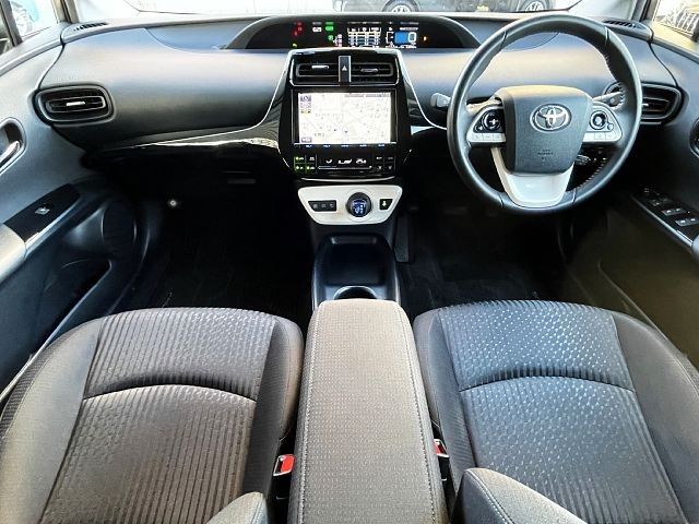 TOYOTA PRIUS 2017 Image 31