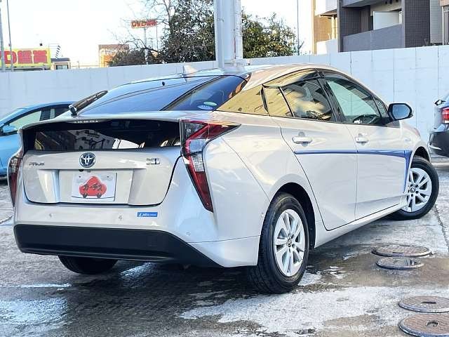 TOYOTA PRIUS 2017 Image 31