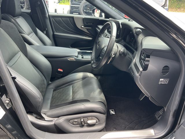 TOYOTA LEXUS LS500H 2021 Image 31