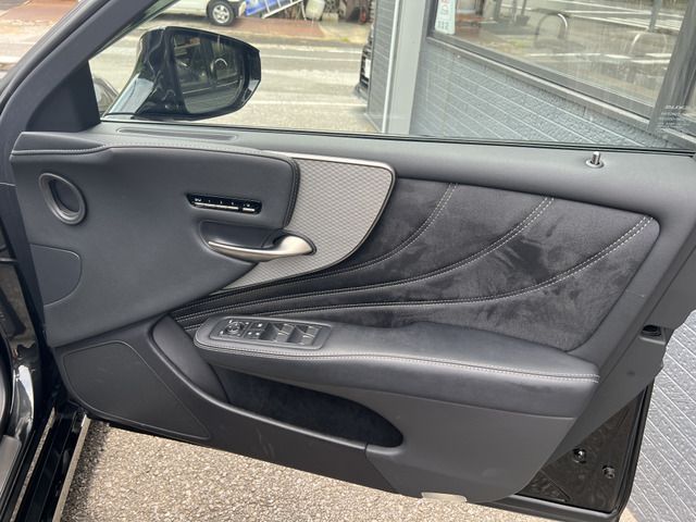 TOYOTA LEXUS LS500H 2021 Image 31