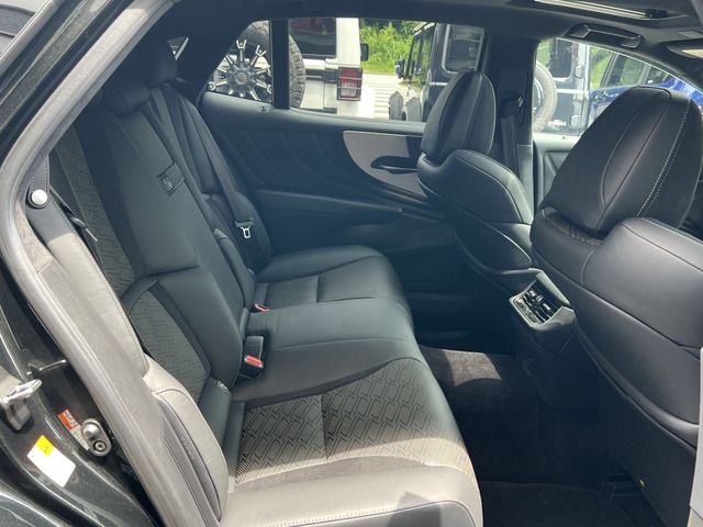 TOYOTA LEXUS LS500H 2021 Image 31