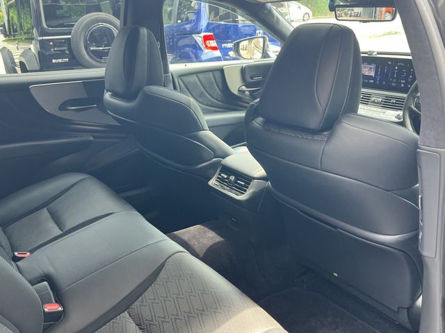 TOYOTA LEXUS LS500H 2021 Image 31