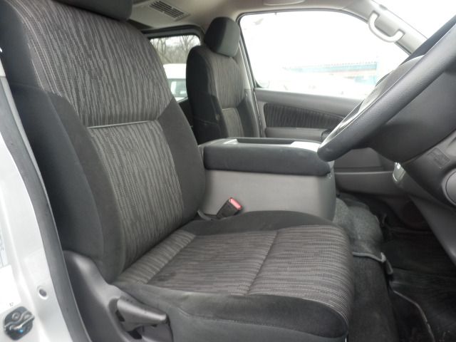 NISSAN NV350 CARAVAN 4WD 2019 Image 31