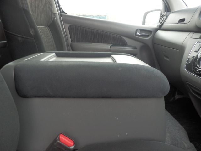 NISSAN NV350 CARAVAN 4WD 2019 Image 31