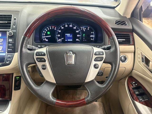 TOYOTA CROWN SEDAN 2011 Image 31