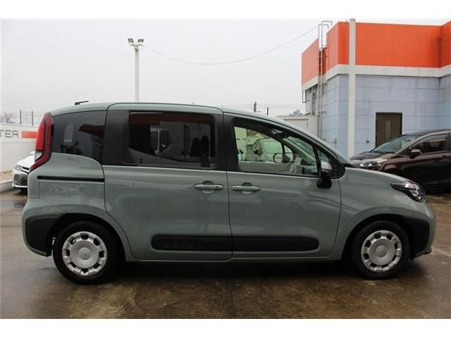 TOYOTA SIENTA HYBRID 2023 Image 31