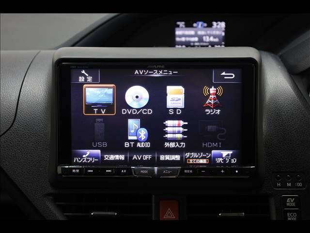 TOYOTA VOXY HYBRID 2014 Image 31