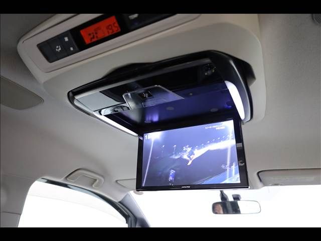 TOYOTA VOXY HYBRID 2014 Image 31