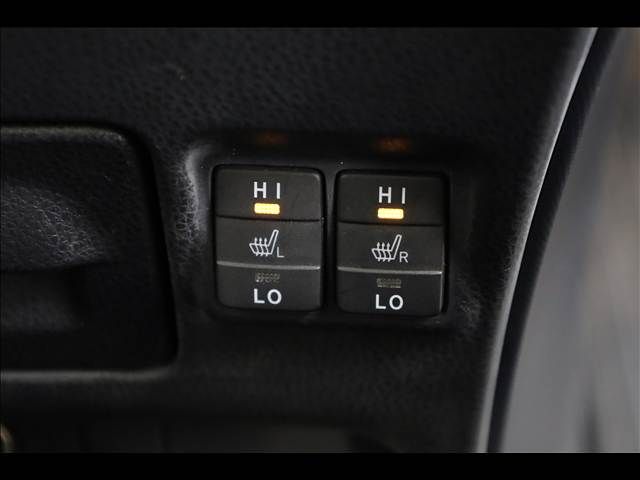 TOYOTA VOXY HYBRID 2014 Image 31