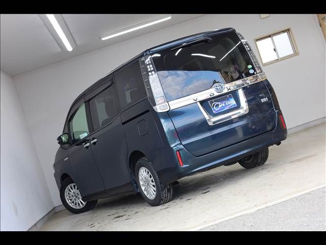 TOYOTA VOXY HYBRID 2014 Image 31