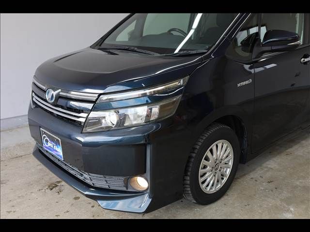TOYOTA VOXY HYBRID 2014 Image 31