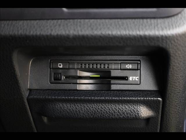 TOYOTA VOXY HYBRID 2014 Image 31