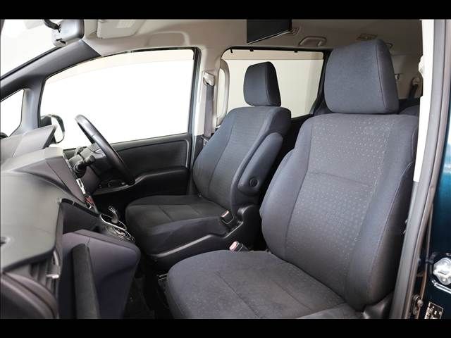 TOYOTA VOXY HYBRID 2014 Image 31