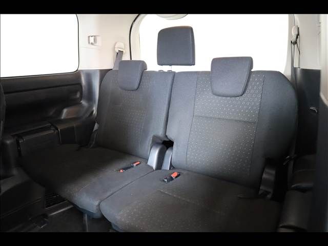 TOYOTA VOXY HYBRID 2014 Image 31