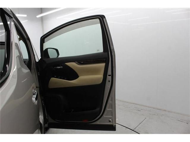 TOYOTA ALPHARD 2018 Image 31