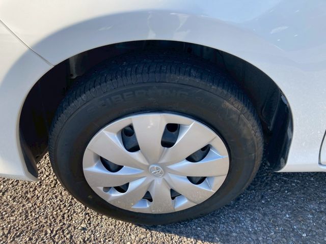 TOYOTA VITZ 2013 Image 31