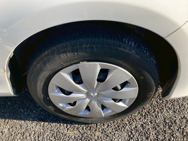 TOYOTA VITZ 2013 Image 31