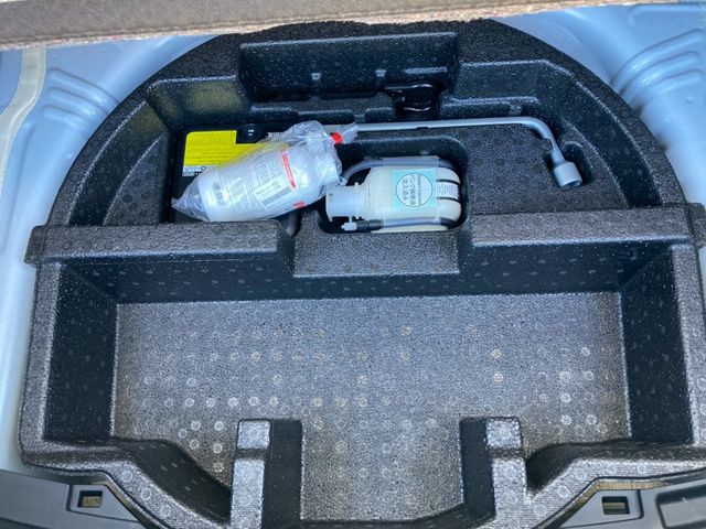 TOYOTA VITZ 2013 Image 31