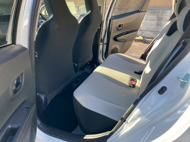 TOYOTA VITZ 2013 Image 31