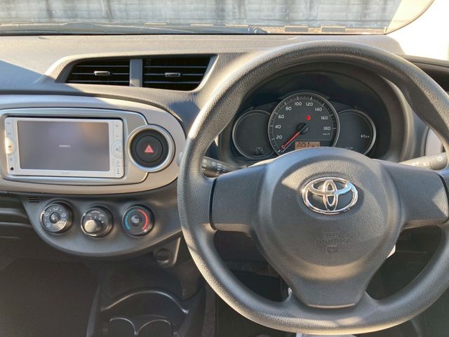 TOYOTA VITZ 2013 Image 31