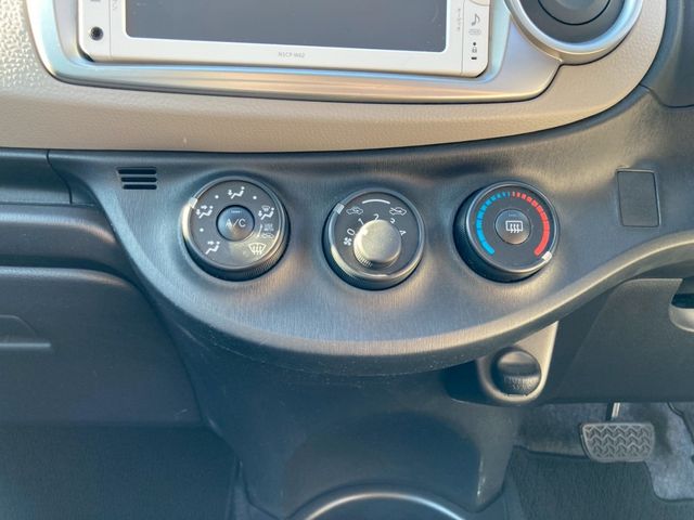 TOYOTA VITZ 2013 Image 31