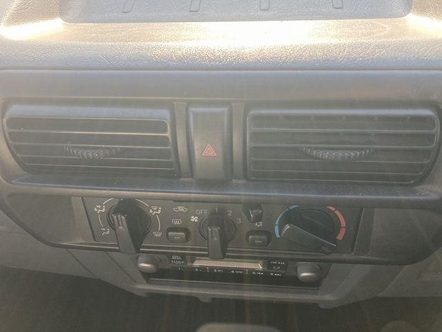 MITSUBISHI TOWNBOX 2002 Image 31