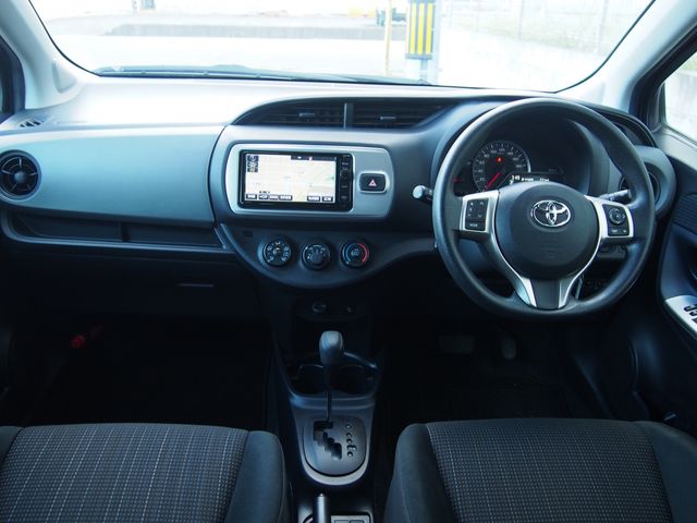 TOYOTA VITZ 2015 Image 31